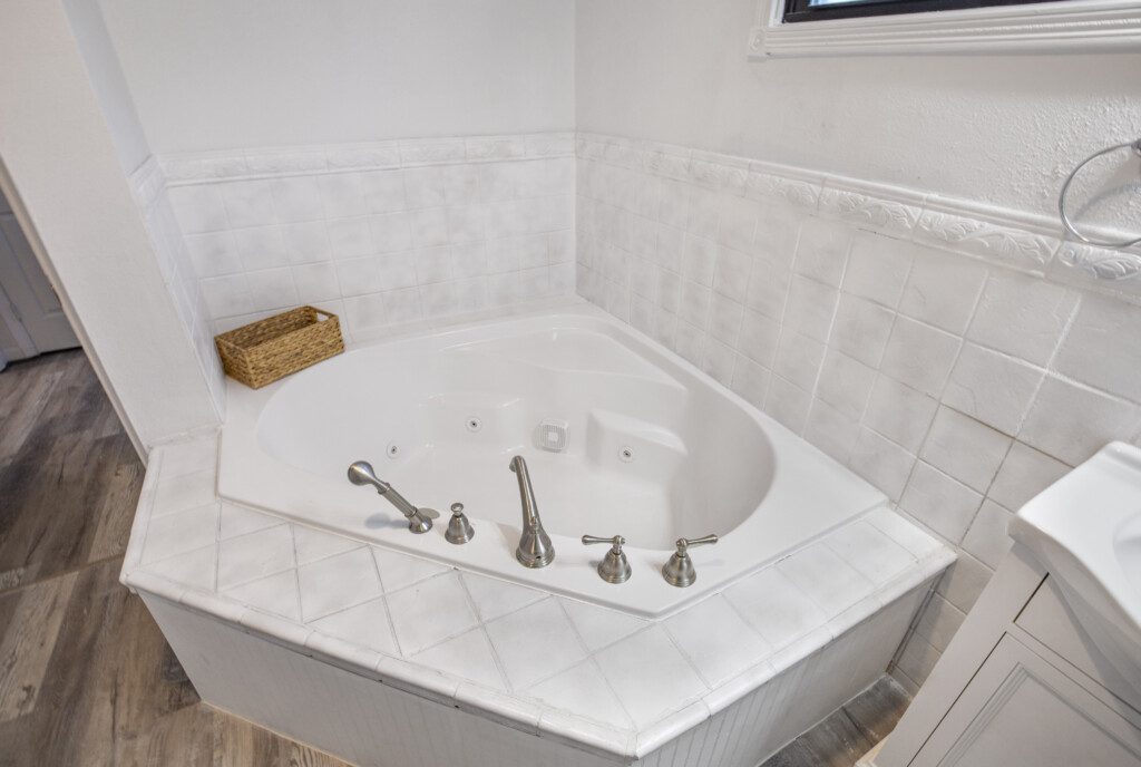 6b3f8d72 d6db 49f8 b04f bb3ee35f3175