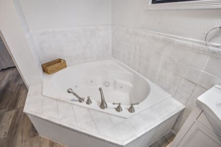 6b3f8d72 d6db 49f8 b04f bb3ee35f3175