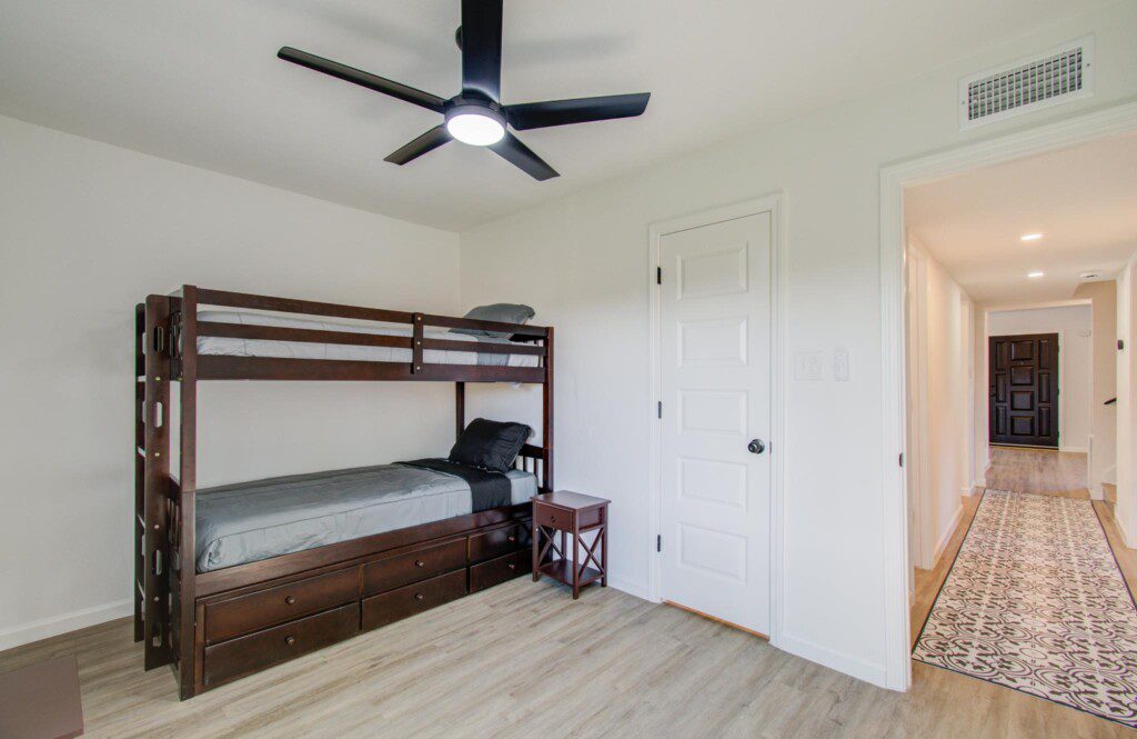 eb8c1ea7 8491 4df8 a70f ecbf66e20040