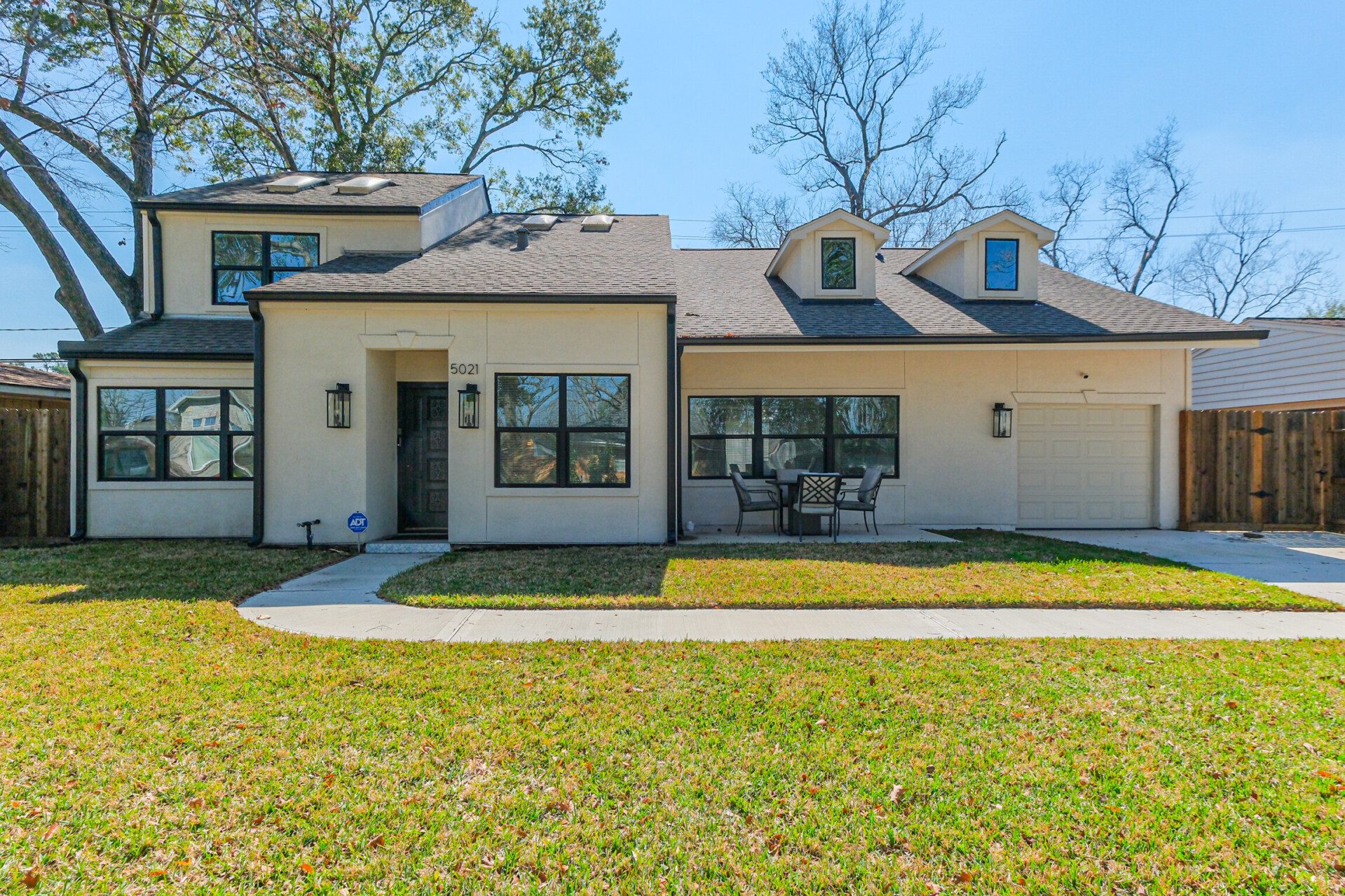 72fe32a5 8a86 44b3 a162 fda531fce513